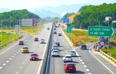 Chuẩn bị gì trước chuyến đi xa bằng ô tô dịp lễ? Những lưu ý không nên bỏ qua