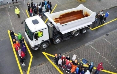 Hiểm họa giao thông quen thuộc: Vì sao nhiều người vẫn xem nhẹ điểm mù xe tải?