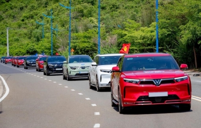 Lái ô tô điện mùa nắng nóng: Những lưu ý quan trọng cho chuyến đi chơi dịp lễ