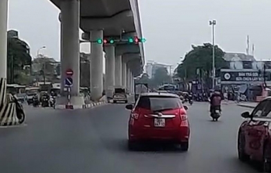 Gặp đèn xanh chưa hết giây đã chuyển đỏ, tài xế có bị xử phạt?