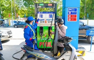 Đổ xăng E10 khi bình còn xăng cũ có ảnh hưởng gì đến xe?