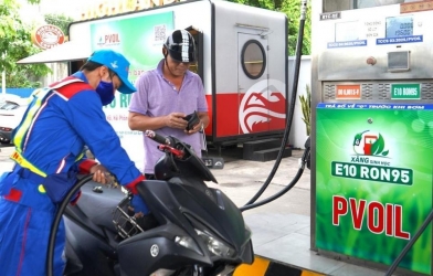 Chuyên gia nói gì về lời khuyên 'lắc bình xăng' trước khi khởi động xe dùng E10?