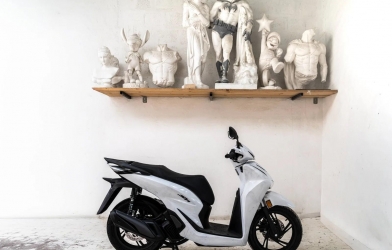 Honda SH bản đặc biệt lộ diện với dàn áo chưa từng có