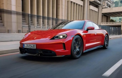 Ô tô điện Porsche Taycan được nâng cấp với bộ pin lớn hơn, thêm công nghệ E-Shift giả lập hộp số 8 cấp