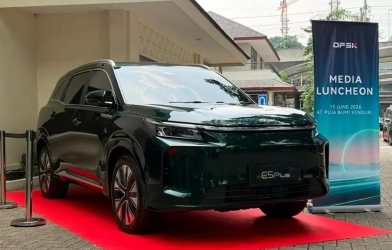 DFSK E5 Plus lộ diện tại Đông Nam Á: 'Ăn xăng' chỉ 1,25 lít/100 km, rộng cửa về Việt Nam