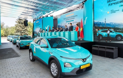 Green SM tiến vào Trung Á: Ra mắt dịch vụ gọi xe điện với đội xe VinFast VF 6 Eco