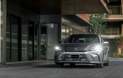 Toyota Camry Hybrid tại Việt Nam có giá khởi điểm mới từ tháng 7/2026