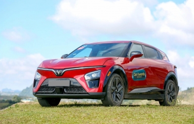 VinFast VF 7 lần thứ hai vượt mặt Mazda CX-5 để dẫn đầu phân khúc SUV hạng C