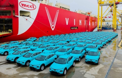 Gần 1.500 ô tô điện VinFast VF 6 khoác áo xanh đặc trưng lên đường sang châu Âu