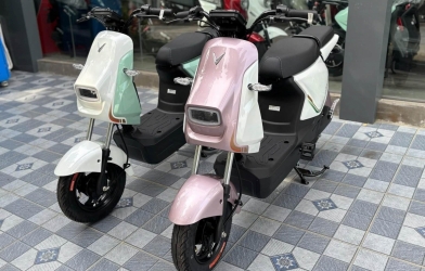 Ảnh thực tế VinFast Amio S2 tại đại lý: Xe máy điện dành cho học sinh với giá chỉ 12 triệu đồng