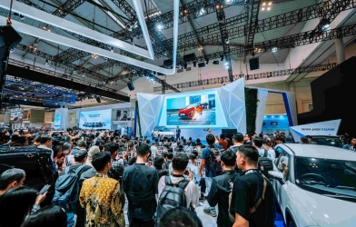 VinFast 'chơi lớn' tại triển lãm GIIAS 2026: Sạc xe 0 đồng, miễn phí thuê pin trong 2 năm cho khách hàng Indonesia