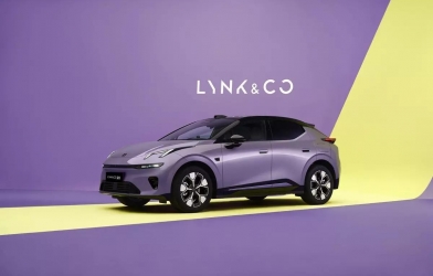 Mới trình làng Việt Nam không lâu, Lynk & Co 02 đã có bản nâng cấp tại quê nhà