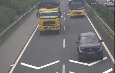 Nhiều tài xế bị xử lý lỗi không giữ khoảng cách trên cao tốc, chủ yếu là xe khách