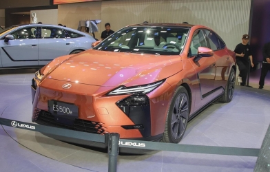 Rộ tin Lexus ES 2026 sắp về Việt Nam: Lần đầu có bản thuần điện, giá dự kiến từ 2,36 tỷ đồng