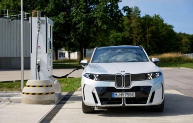 BMW iX5 Hydrogen chuẩn bị sản xuất hàng loạt: Tăng tốc 0-100 km/h trong 5 giây, tầm vận hành dự kiến 750 km