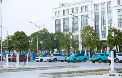 Trạm sạc ô tô điện VinFast lớn nhất Việt Nam đi vào hoạt động, quy mô hơn 1.000 cổng sạc