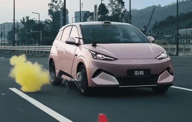 BYD Seagull thế hệ mới khoe công nghệ an toàn qua bài thử nghiệm nổ lốp ở tốc độ 140 km/h