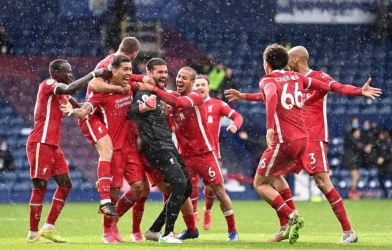 Nếu thắng Newcastle, Liverpool sẽ đạt danh hiệu số một nước Anh