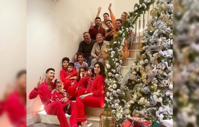 Điểm tin bóng đá 25/12: Messi lập 'kỷ lục' tại PSG, Ronaldo khoe ảnh Giáng sinh