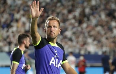 Conte nổi điên khi thấy Harry Kane bị 'gã khổng lồ' chiêu mộ