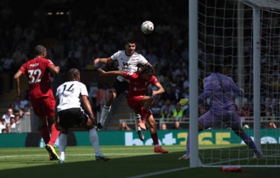 Highlights Fulham vs Liverpool: Siêu sao tỏa sáng, rượt đuổi tỉ số, kết quả cay đắng