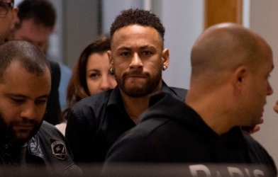 Mâu thuẫn với Mbappe, Neymar có động thái lạ vụ gia nhập 'đại gia' nước Anh