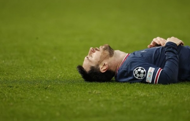 HLV PSG tiết lộ đau lòng, Messi cuối cùng đã 'gục ngã' ở cúp C1
