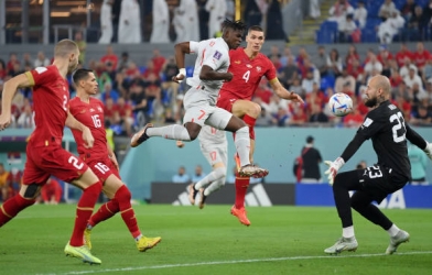 Trực tiếp Serbia 0-0 Thụy Sĩ: Cột dọc cứu thua hú vía