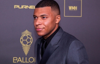 Mbappe bất ngờ bị huyền thoại Pháp “gõ đầu” trước lễ trao giải Quả bóng Vàng 2026