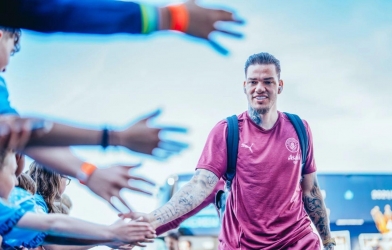 Thủ môn Ederson vô đối một khoản tại Ngoại hạng Anh