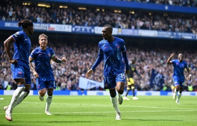 Thắng nhọc Everton, Chelsea trở lại top 4 Ngoại hạng Anh