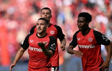 Thắng dễ Augsburg, Leverkusen níu kéo cơ hội vô địch Bundesliga