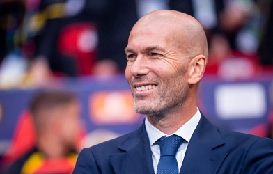HLV Zidane nói thẳng về khả năng tái xuất Real
