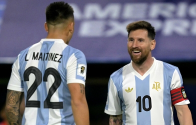 'Chân gỗ' Argentina dính chấn thương, Messi ngao ngán