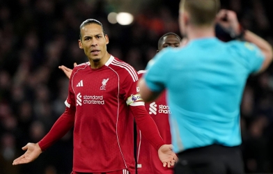 Thua sốc đội bét bảng, CĐV Liverpool đòi 'tống cổ' một công thần