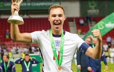 CHÍNH THỨC: FIFA xác nhận đội trưởng tuyển Anh đổi quốc tịch