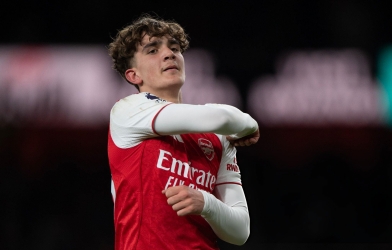 Thần đồng 16 tuổi báo tin đáng lo tới Arsenal