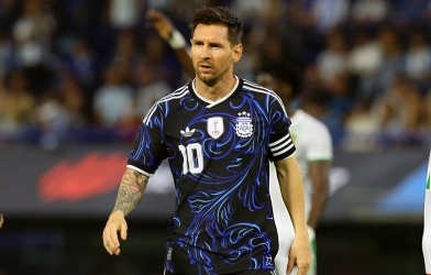 Messi mờ nhạt, Argentina thắng nhọc đội châu Phi