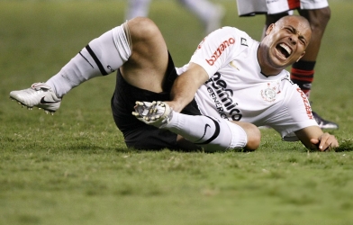 Ronaldo chấn thương vai