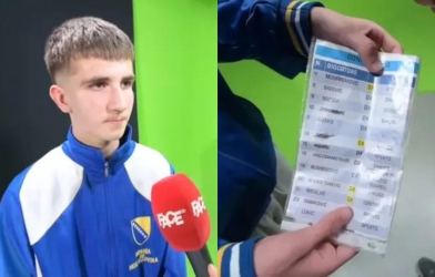 Cậu bé 14 tuổi giúp đội nhà dự World Cup trước tuyển Ý