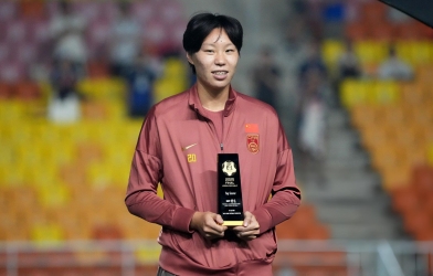 CHÍNH THỨC: Tiền đạo Trung Quốc dự World Cup gia nhập ông lớn châu Âu