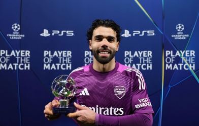 David Raya một tay giúp Arsenal nắm lợi thế trước Sporting