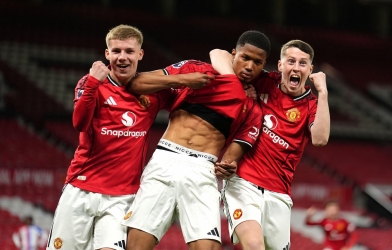 CHÍNH THỨC: MU gặp Man City ở chung kết FA Cup