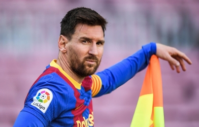 Messi giúp đội bóng mới bám sát Barca