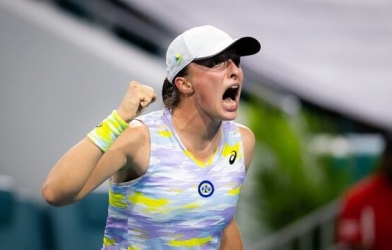 Đả bại Naomi Osaka trong trận chung kết, tay vợt Ba Lan đăng quang Miami Open 2022