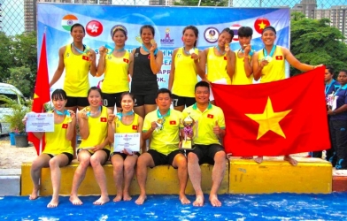 'Lỡ hẹn' với SEA Games 31, bóng ném bãi biển nữ Việt Nam vẫn đạt thành tích 'khủng'