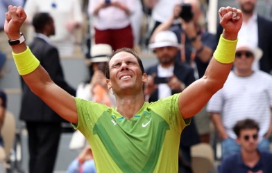 Rafael Nadal thiết lập kỷ lục mới sau khi đăng quang Roland Garros 2022