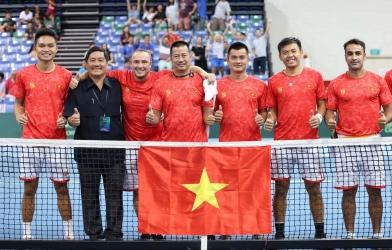 Lý Hoàng Nam thi đấu Davis Cup cùng đồng đội trên sân nhà