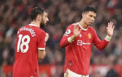 Gary Neville: “Vì Ronaldo mà Bruno mới sa sút”