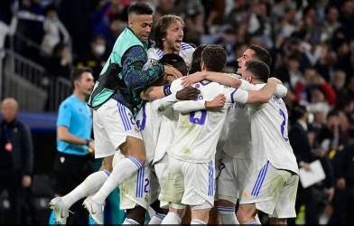 VIDEO: Các cầu thủ Real quẩy tưng bừng sau trận thắng Man City